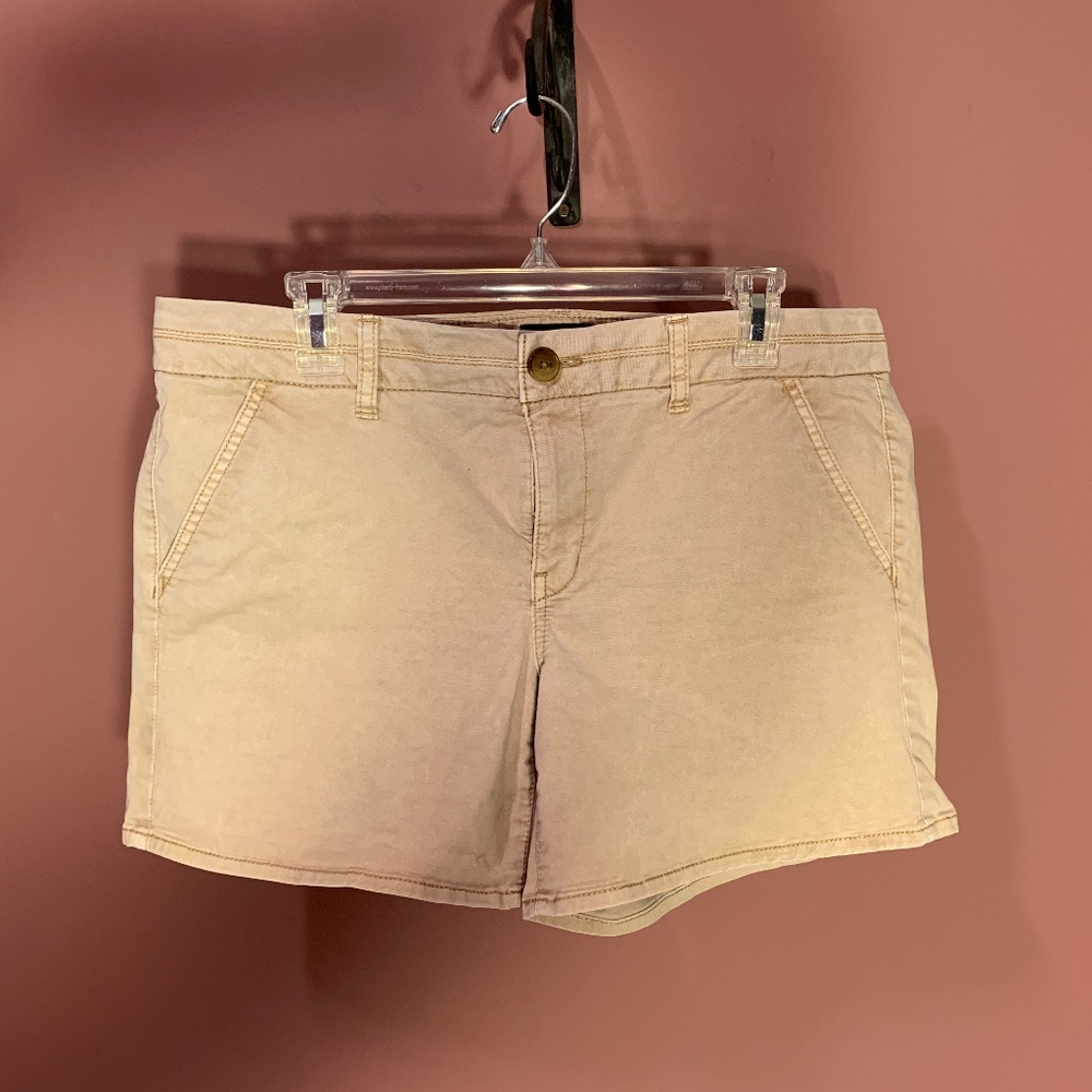 AEO Midi Khaki Shorts SZ 14